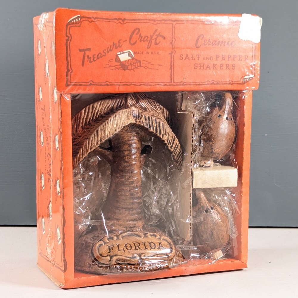 NOS Treasure Craft Ceramic Salt Pepper Shakers Palm tree coconuts Florida